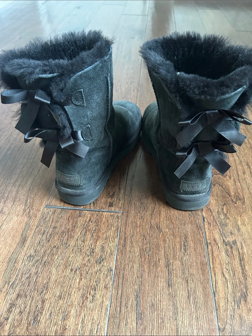 Women's UGG size 7 Black Suede Fur-Lined Ankle Boots with Bow Detail